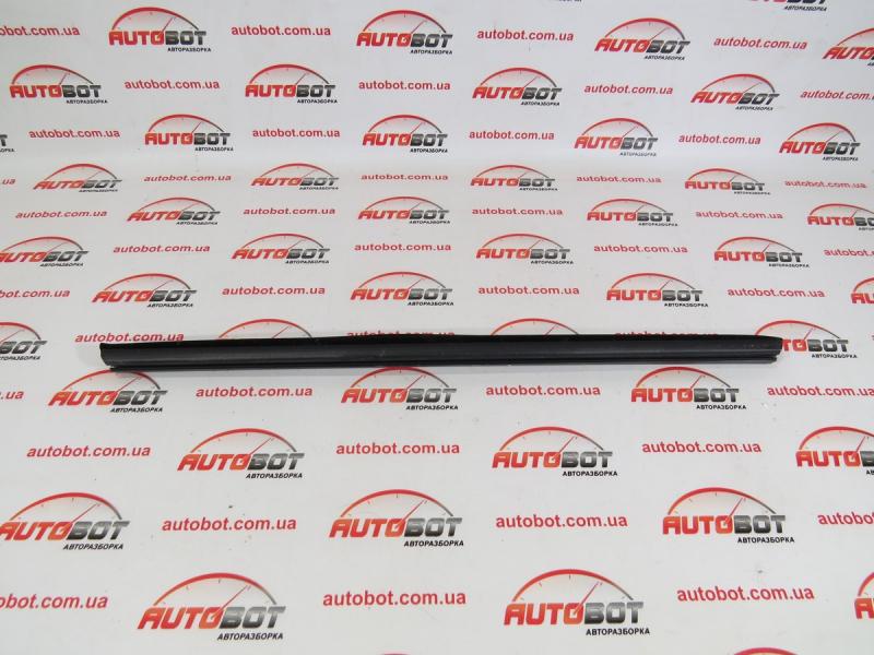 JEEP Grand Cherokee III (WK, WH) Направляючий ущільнювач дверки задньої лівої (55394033AC) Замовити для JEEP Grand Cherokee III (WK, WH) Направляючий ущільнювач дверки задньої лівої