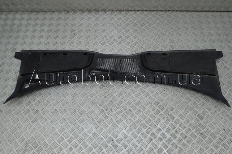 Заказать на AUDI A4 B9 Allroad Quattro (8HW) Накладка жабо оригинальная