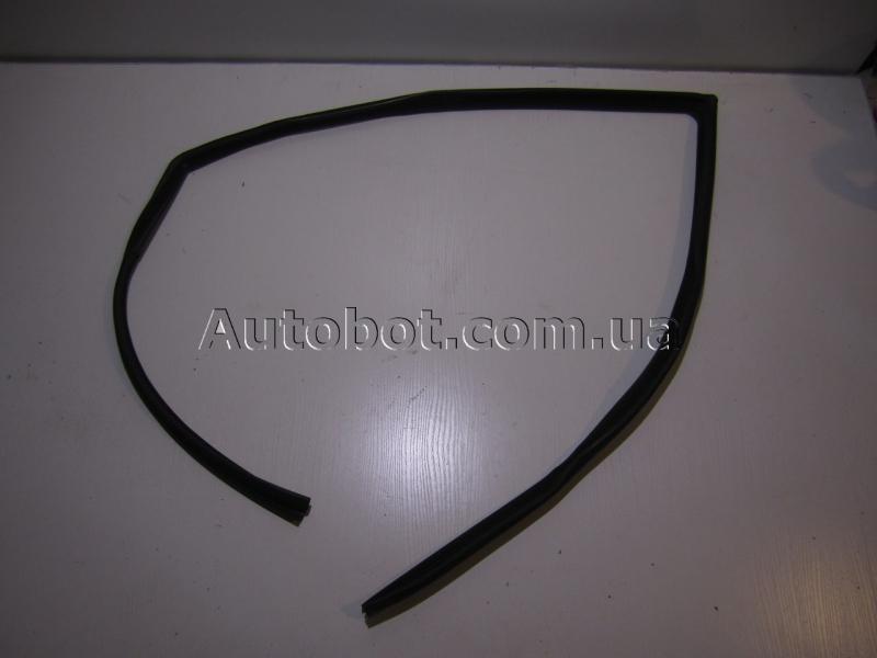 Заказать на VOLVO XC90 I (P28) Направляющий уплотнитель стекла двери передней