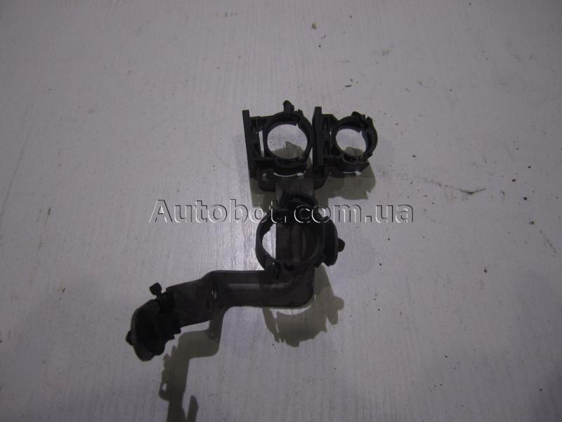 Заказать на VOLKSWAGEN Passat B6 (3С2, 3С5) Кронштейн проводки двигателя