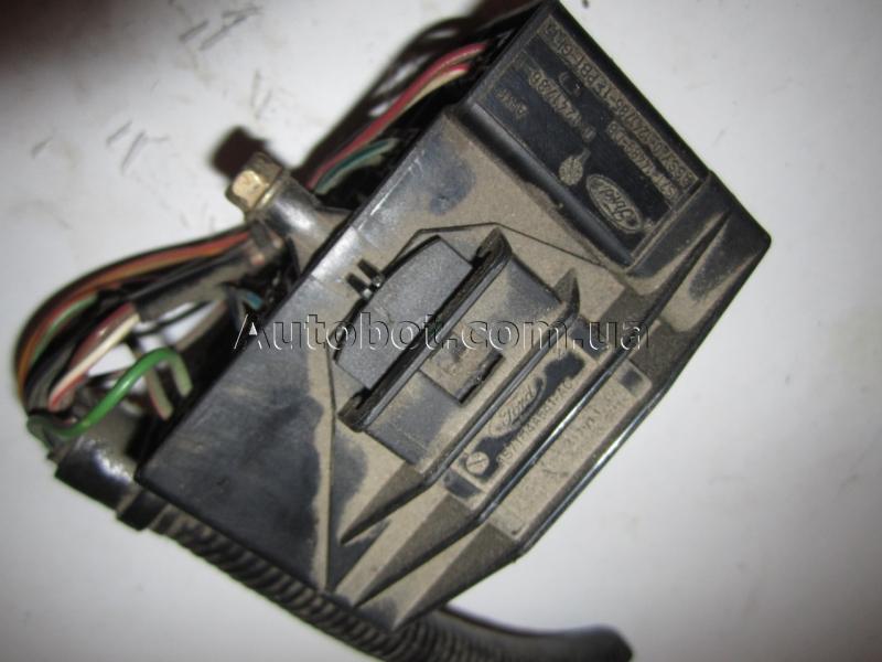 VOLKSWAGEN Polo Mk IV (9A4, 9N) Кронштейн штекерного роз'єму (1S7T-14A541-AC) Замовити для VOLKSWAGEN Polo Mk IV (9A4, 9N) Кронштейн штекерного роз'єму