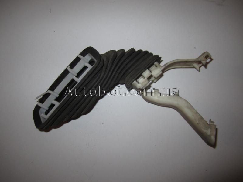 VOLKSWAGEN Polo Mk IV (9A4, 9N) Кожух завіси дверки задньої (6Q0959843N) Замовити для VOLKSWAGEN Polo Mk IV (9A4, 9N) Кожух завіси дверки задньої