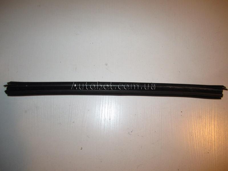 Заказать на RENAULT Megane III (BZ, DZ, KZ) Вставка уплотнителя молдинга стекла двери задней