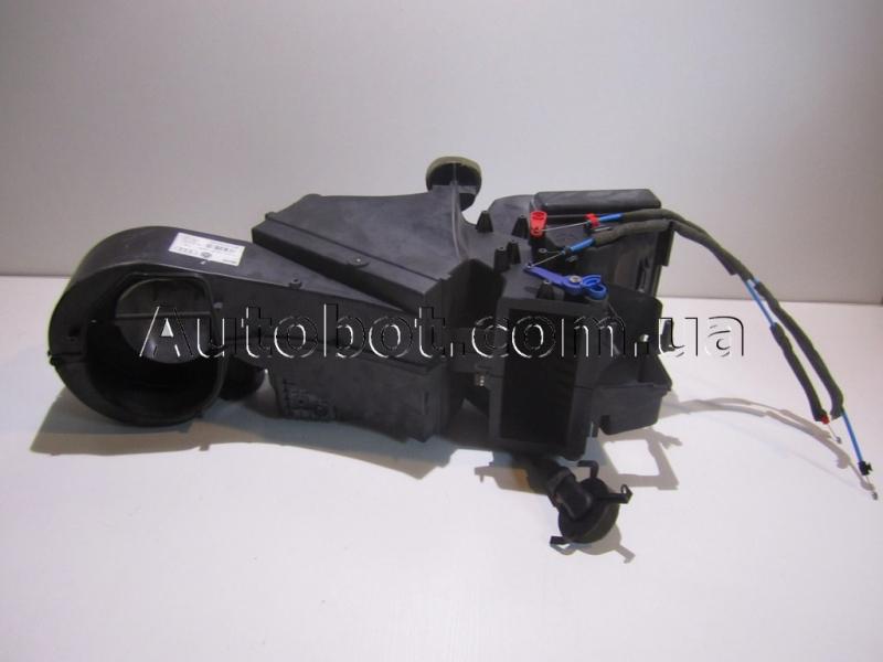 Замовити для В наявності! Деталі системи охолодження та обігріву Корпус пічки