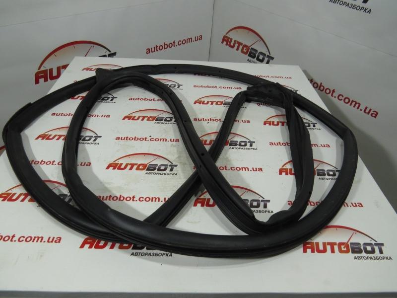 MAZDA 3 III (BM) Ущільнювач дверки задньої (BHN9-72-581Z) Замовити для MAZDA 3 III (BM) Ущільнювач дверки задньої