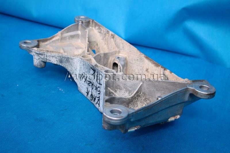 Заказать на AUDI A6 Allroad Quattro C7 (4GH) Кронштейн подушки коробки передач