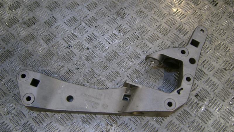 Заказать на BMW 6 Series G32 Кронштейн коробки передач