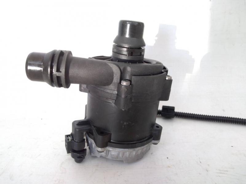 Заказать на BMW 6 Series G32 Водяной насос