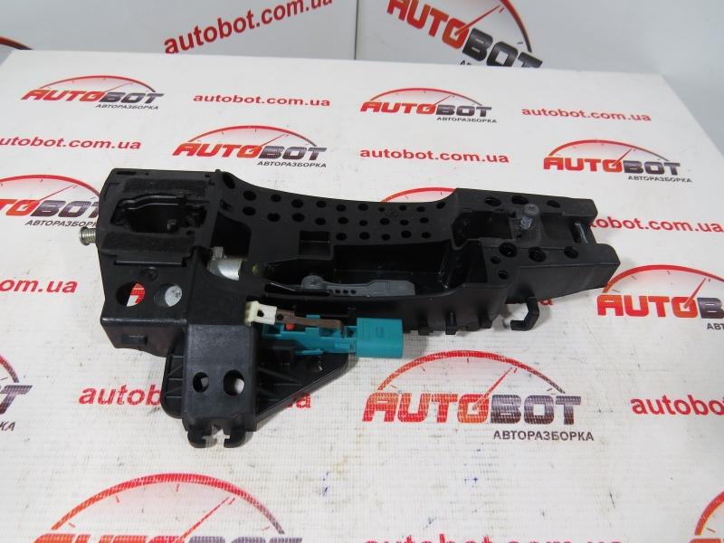 Заказать на AUDI A7 I Sportback (4GA) Кронштейн внешней ручки двери передней правой