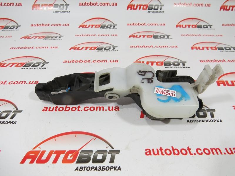 Заказать на KIA Cee'd I (ED) Кронштейн внешней ручки двери передней левой