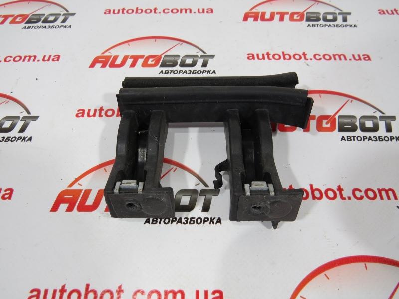 Заказать на PEUGEOT Partner II (B9) Направляющий уплотнитель двери передней правой