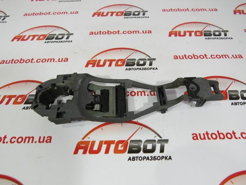 VOLKSWAGEN Polo Mk IV (9A4, 9N) Кронштейн зовнішньої ручки дверки передньої (3B0837885) Замовити для VOLKSWAGEN Polo Mk IV (9A4, 9N) Кронштейн зовнішньої ручки дверки передньої