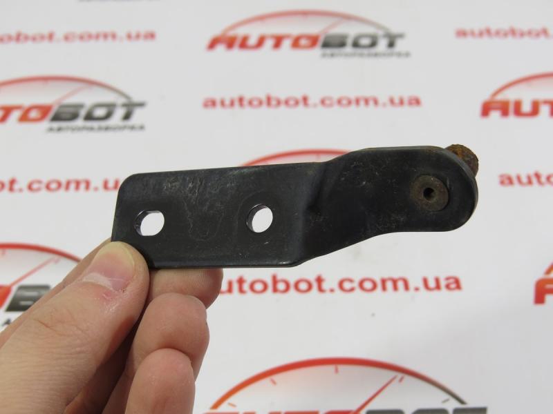 Замовити для NISSAN Pixo (UA0) Лівий кронштейн кріплення кришки багажника