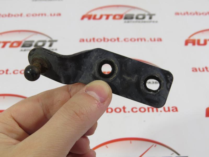 Замовити для NISSAN Pixo (UA0) Правий кронштейн кріплення кришки багажника