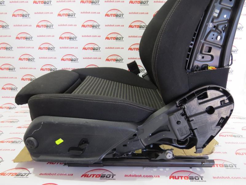 Заказать на MERCEDES-BENZ C-CLASS W205/S205/C205/A205 Крышка панели регулировки сидения переднего левого