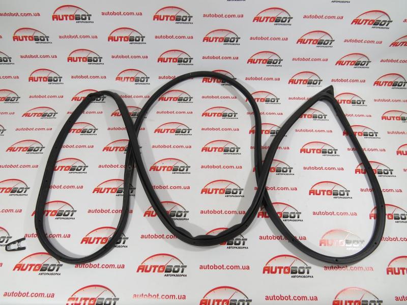 Заказать на MITSUBISHI Outlander III Внутренний уплотнитель двери передней правой