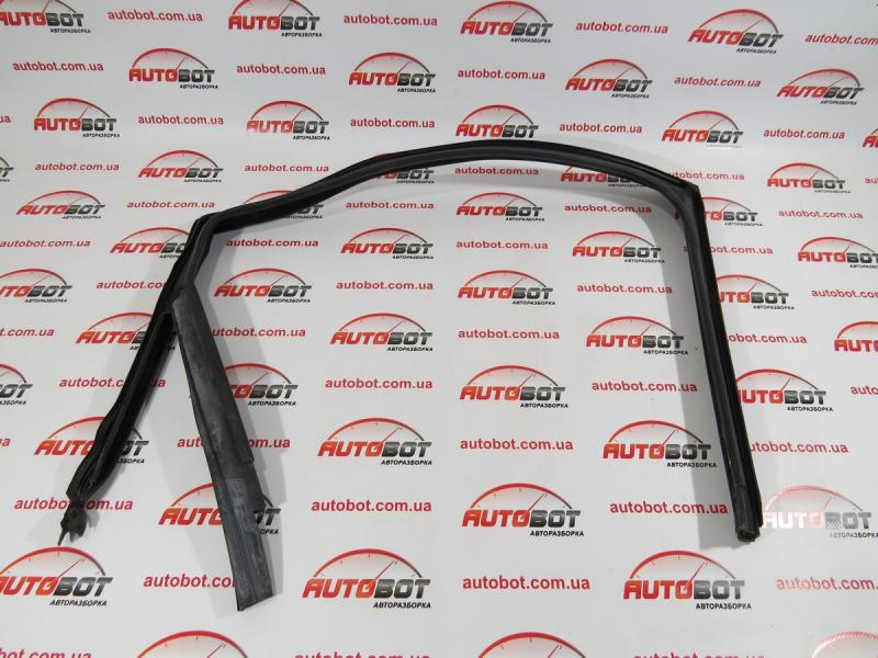 Замовити для VOLKSWAGEN Polo Mk V (6R) Ущільнювач скла дверки задньої лівої