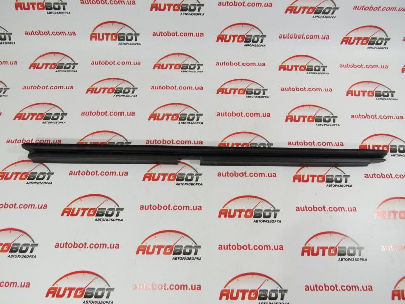 Заказать на VOLVO V70 II (P2) Направляющий уплотнитель двери задней левой