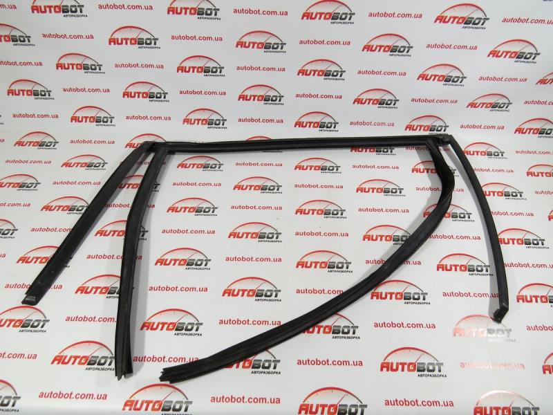 Заказать на VOLVO V70 II (P2) Уплотнитель стекла двери задней левой