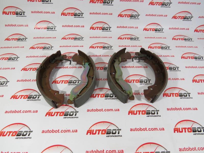 Заказать на В наличии! Детали тормозной системы Колодки тормозные задние