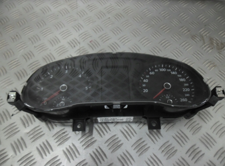 Заказать на VOLKSWAGEN Jetta Mk VI A6 (5C6) Панель приборов