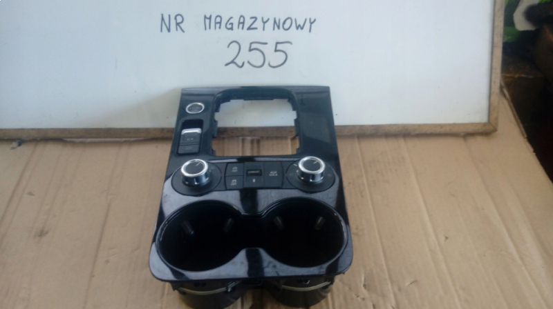 Заказать на VOLKSWAGEN Touareg II (7P5) Накладка консоли