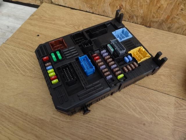 Замовити для CITROEN C4 Cactus I Блок запобіжників