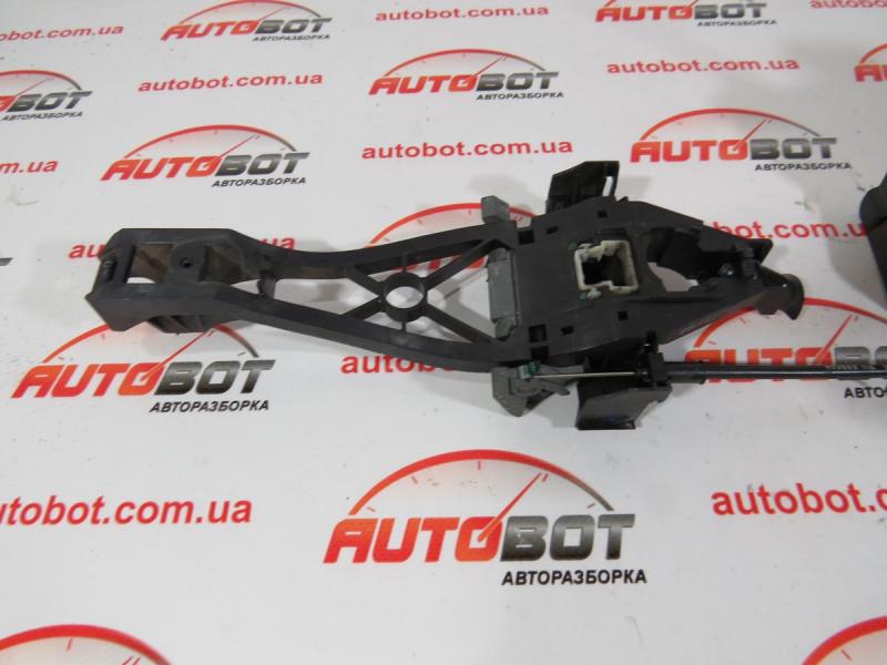 VOLVO V70 III (BW) Кронштейн зовнішньої ручки дверки задньої правої (30784203) Замовити для VOLVO V70 III (BW) Кронштейн зовнішньої ручки дверки задньої правої