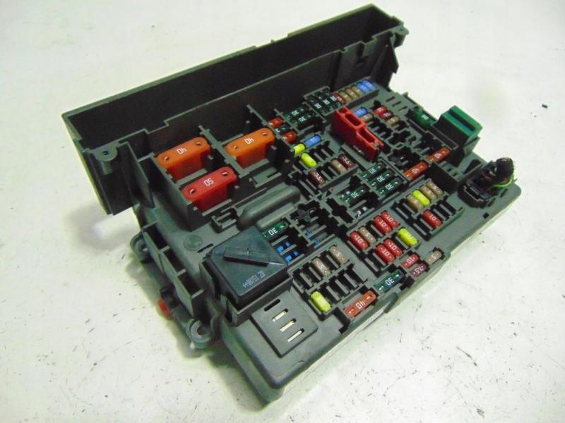 Заказать на BMW 1 Series E88 Блок предохранителей