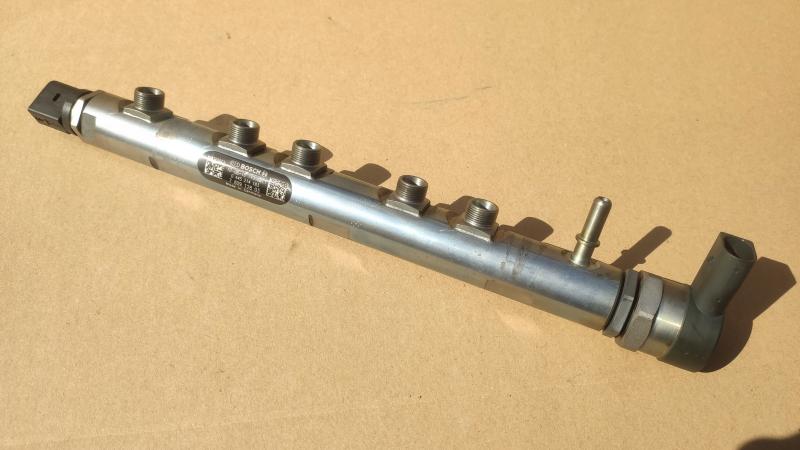 Заказать на BMW 1 Series E88 Топливная рейка