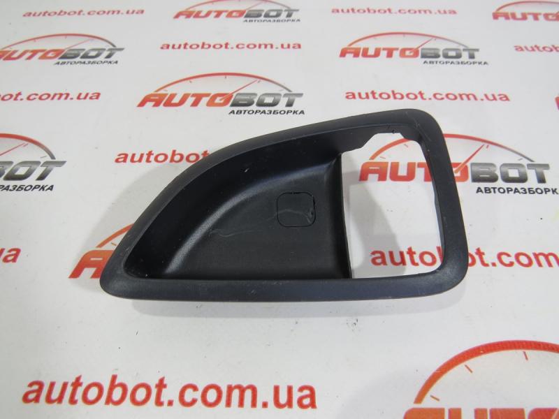 Замовити для HYUNDAI ix35 (LM) Рамка внутрішньої ручки дверки задньої правої