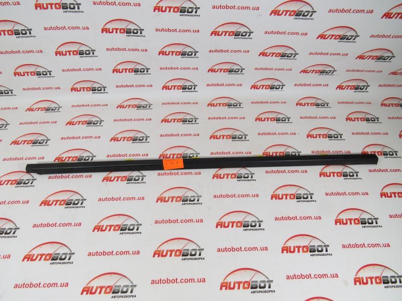 HYUNDAI i30 I (FD) Направляючий ущільнювач дверки передньої правої (82220-2L000) Замовити для HYUNDAI i30 I (FD) Направляючий ущільнювач дверки передньої правої