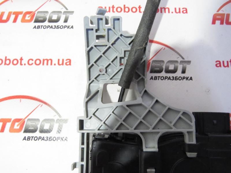 KIA Sportage III (SL) Кронштейн замка дверки передньої лівої (82484-3U000) Замовити для KIA Sportage III (SL) Кронштейн замка дверки передньої лівої
