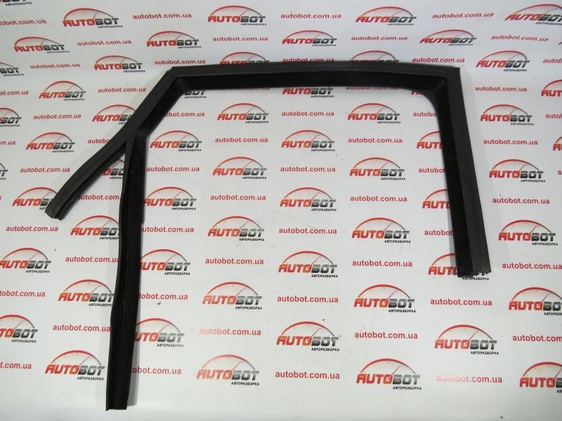 SEAT Ibiza Mk V Напрямна скла дверей. (6j8839432) Замовити для SEAT Ibiza Mk V Напрямна скла дверей.