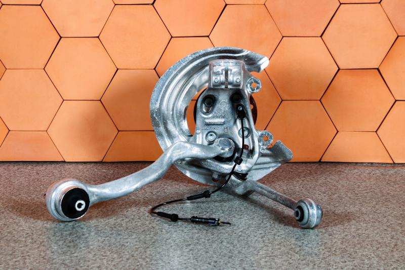 Заказать на BMW 2 Series F23 Цапфа передняя правая, рычаги