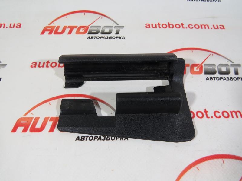 Заказать на MERCEDES-BENZ C-CLASS W205/S205/C205/A205 Внутреняя крышка салазки сидения