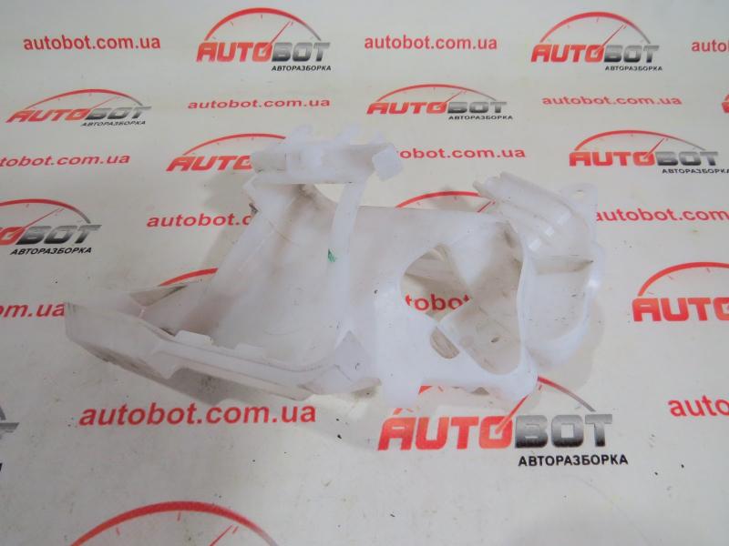 Заказать на VOLKSWAGEN Passat B7 (362, 365) Кронштейн замка двери передней левой