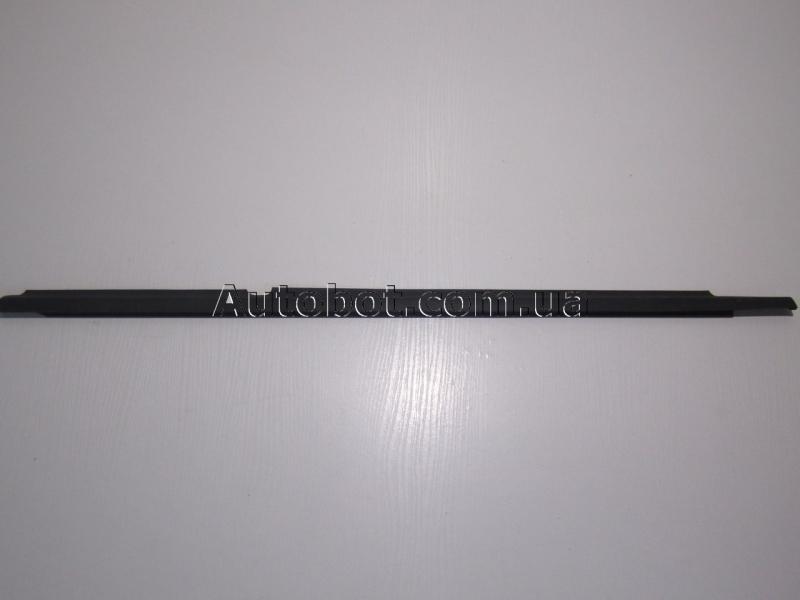 Заказать на VOLKSWAGEN Tiguan I (5N) Внешняя направляющая стекла двери задней