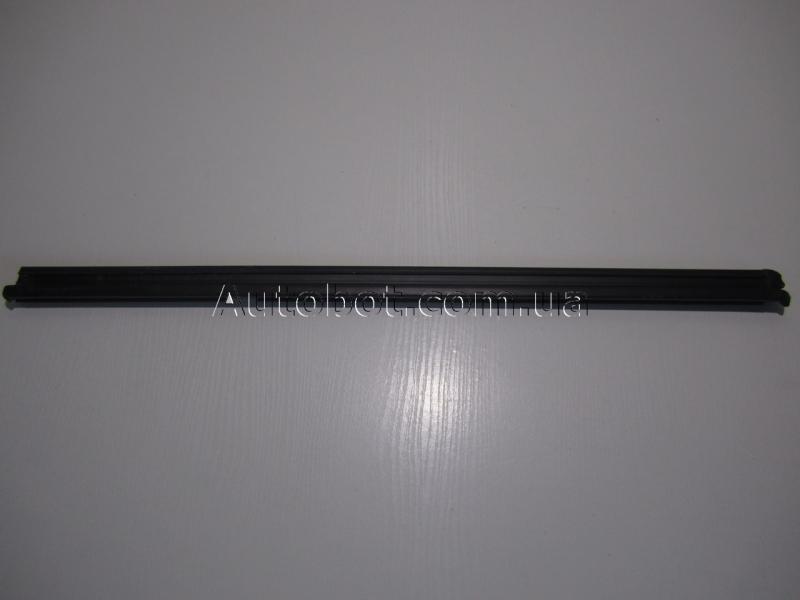 Заказать на VOLKSWAGEN Tiguan I (5N) Внутреняя направляющая стекла двери задней