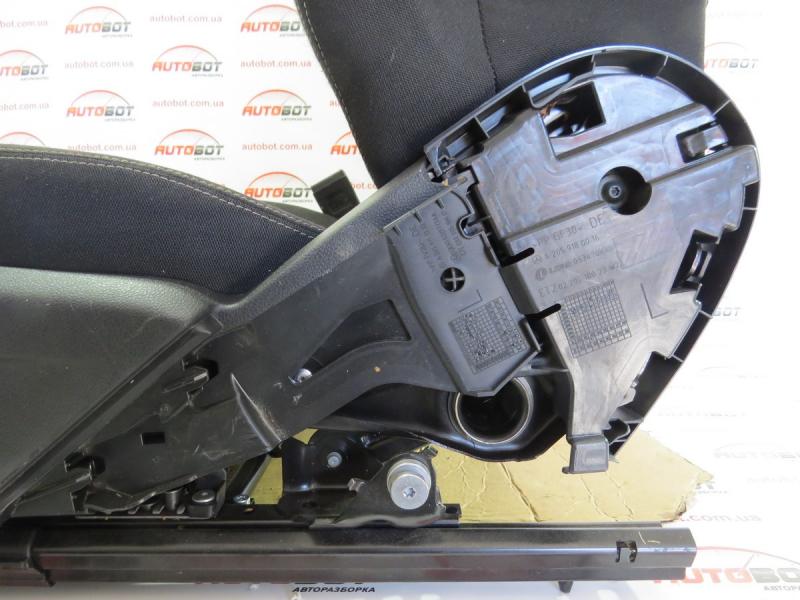 Заказать на MERCEDES-BENZ C-CLASS W205/S205/C205/A205 Боковая крышка держатель переднего левого сидения