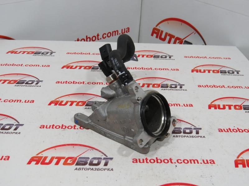 SEAT Ateca (KH7) Штуцер фланець з'єднувальний (04L128637A) Замовити для SEAT Ateca (KH7) Штуцер фланець з'єднувальний