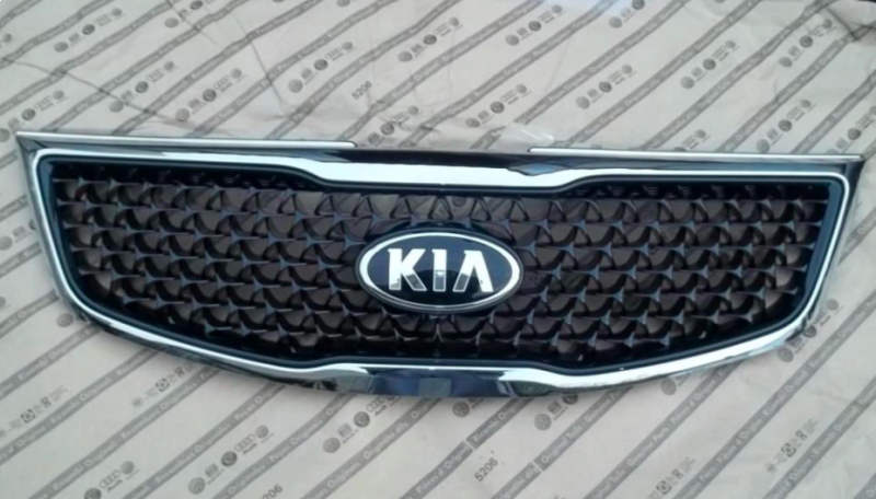 Решітка радіатора запчастини  Kia sportage-iii фото